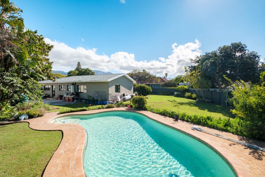4 Bedroom Property for Sale in Kirstenhof Western Cape